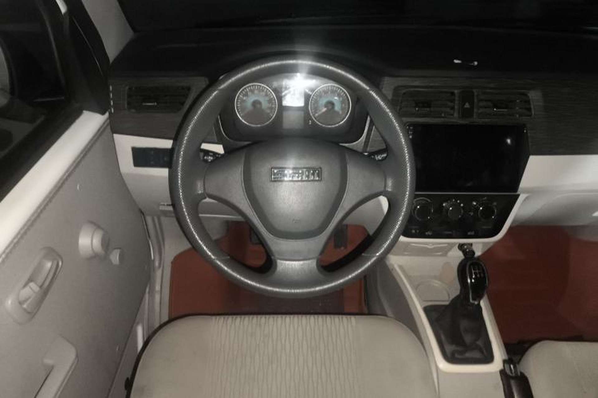 Used Jinbei New Hiace X30L CNG 2023 100L CNG Wealth Edition Bus 6/7 Seats No Air Conditioning SWCC15M Steering Wheel