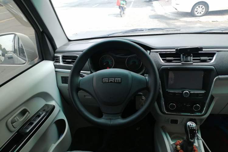 Used Jinbei New Hiace X30L CNG 2023 100L CNG Wealth Edition Bus 6/7 Seats No Air Conditioning SWCC15M Steering Wheel
