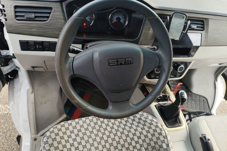 Used Jinbei New Hiace X30L CNG 2023 100L CNG Wealth Edition Van 2/5-Seater Air-Conditioned Model SWCC15M Steering Wheel