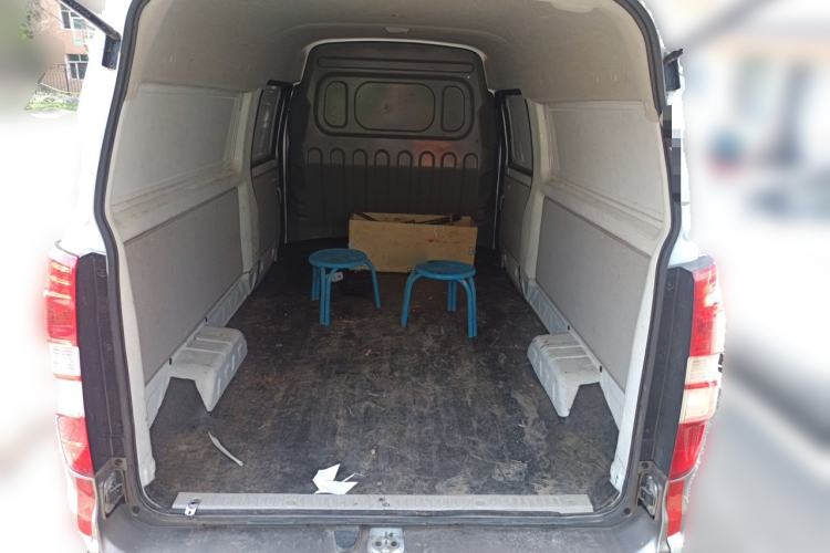 Used Jinbei New Hiace X30L CNG 2023 70L CNG Van 2/5 Seats Air-Conditioned Version Trunk