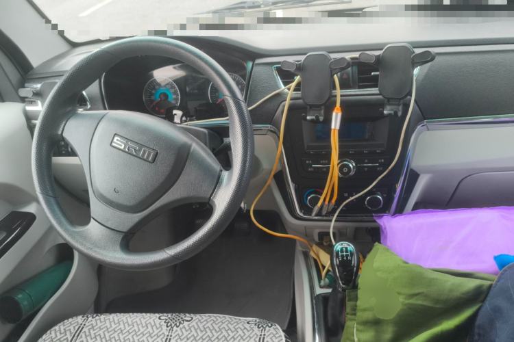 Used Jinbei New Hiace X30L CNG 2025 120L Champion Edition Bus with Central Air Conditioning 6/7 Seats Center Console