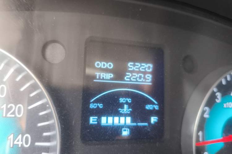 Used Jinbei New Hiace X30L CNG 2025 120L Champion Edition Bus with Central Air Conditioning 6/7 Seats Odometer Close Up