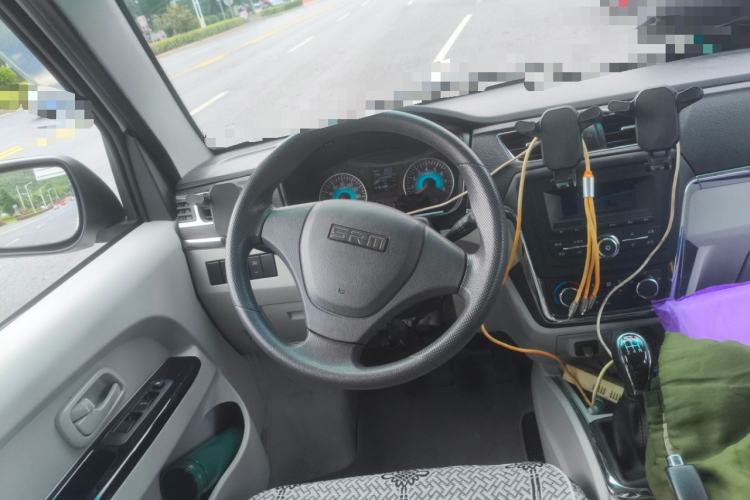 Used Jinbei New Hiace X30L CNG 2025 120L Champion Edition Bus with Central Air Conditioning 6/7 Seats Steering Wheel
