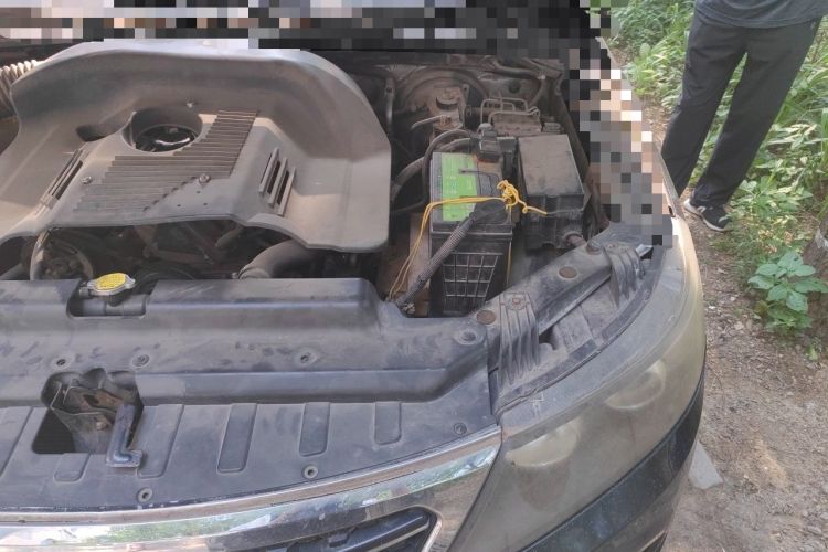 Used Jinbei S50 2011 2.4L Manual 4x4 Comfort Edition Engine Bay Left