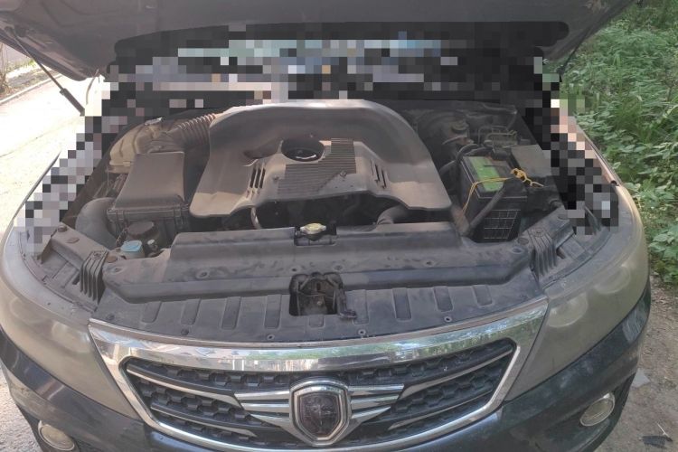 Used Jinbei S50 2011 2.4L Manual 4x4 Comfort Edition Engine Bay