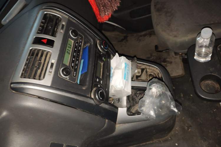 Used Jinbei S50 2011 2.0L Manual Two-Wheel Drive Standard Version Audio And AC Panel