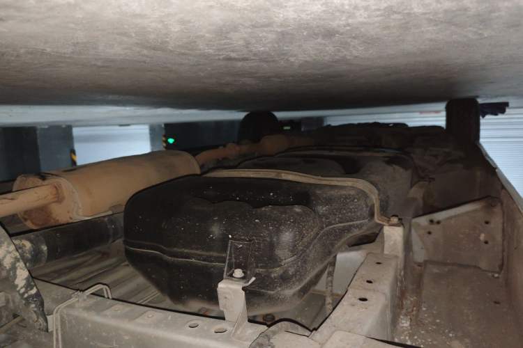 Used Jinbei S50 2011 2.0L Manual Two-Wheel Drive Standard Version Chassis Rear Left