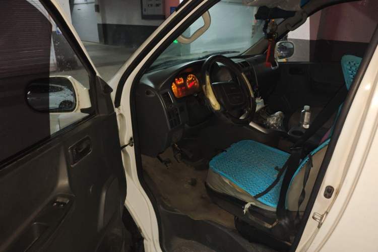 Used Jinbei S50 2011 2.0L Manual Two-Wheel Drive Standard Version Driver Seat