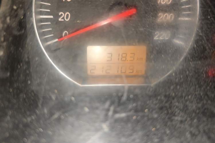 Used Jinbei S50 2011 2.0L Manual Two-Wheel Drive Standard Version Odometer Close Up