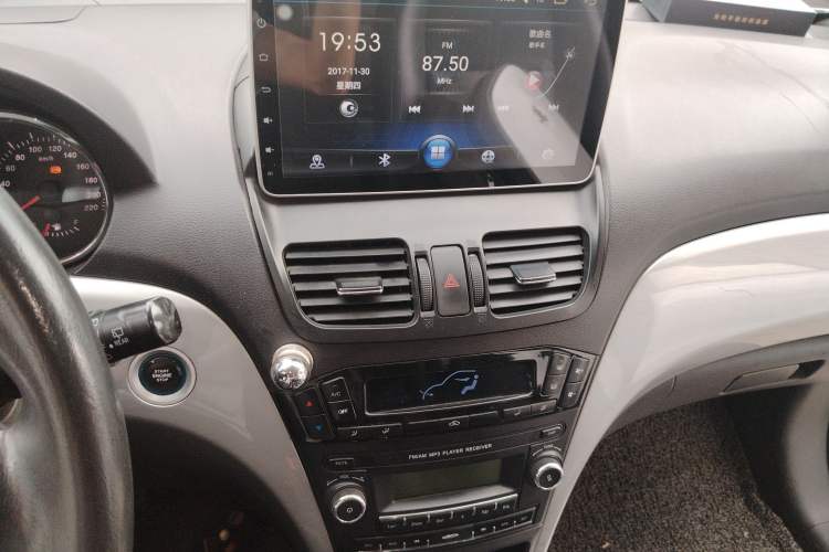 Used Jinbei S70 2017 1.5T Trendy Edition 5 Seats Audio And AC Panel