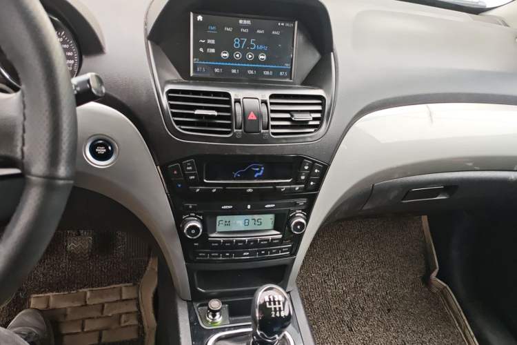 Used Jinbei S70 2017 1.5T Excellence Edition 5 Seats Audio And AC Panel