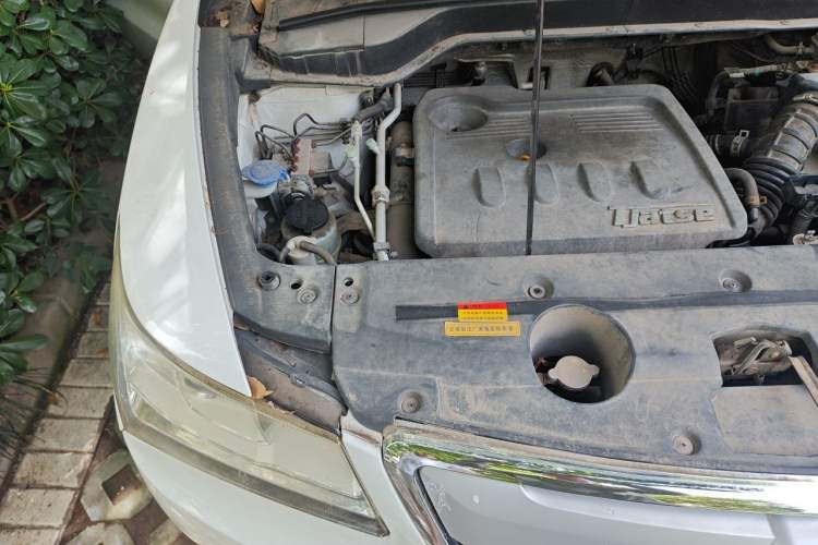 Used Jinbei S70 2017 1.5T Excellence Edition 5 Seats Engine Bay Right