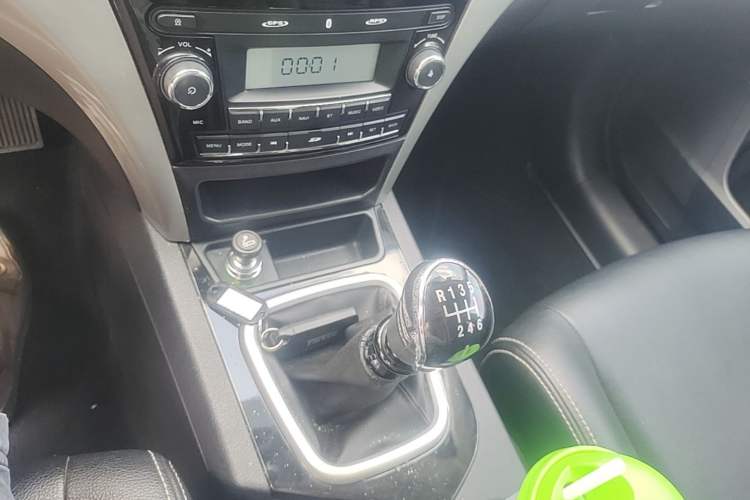 Used Jinbei S70 2017 1.5T Fashion Edition 5-seater Gear Lever