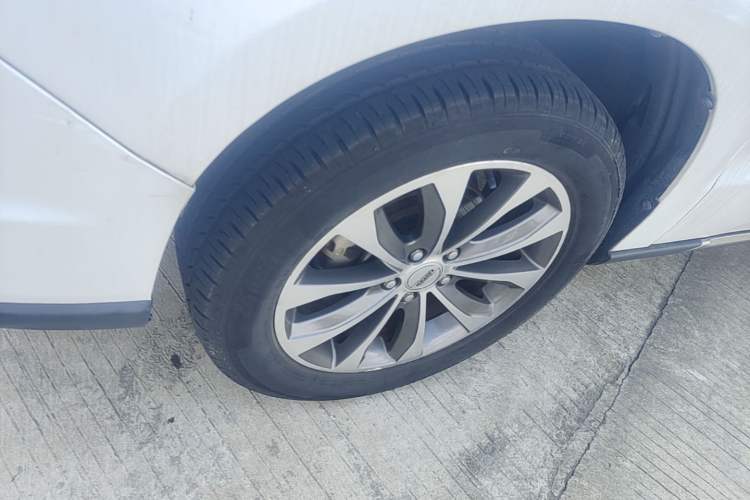 Used Jinbei S70 2017 1.5T Fashion Edition 5-seater Left Front Wheel Hub