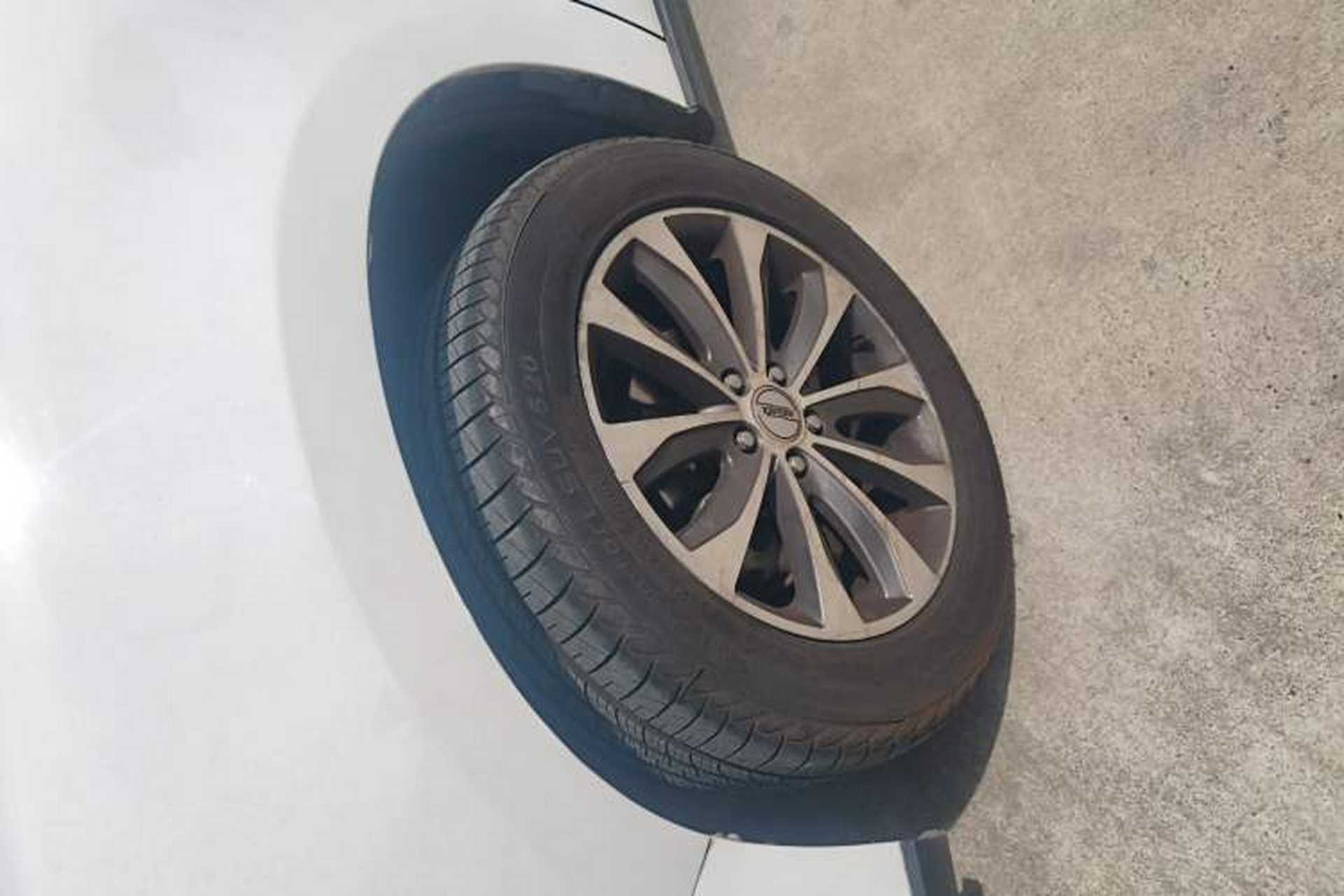 Used Jinbei S70 2017 1.5T Excellence Edition 5 Seats Left Front Wheel Hub
