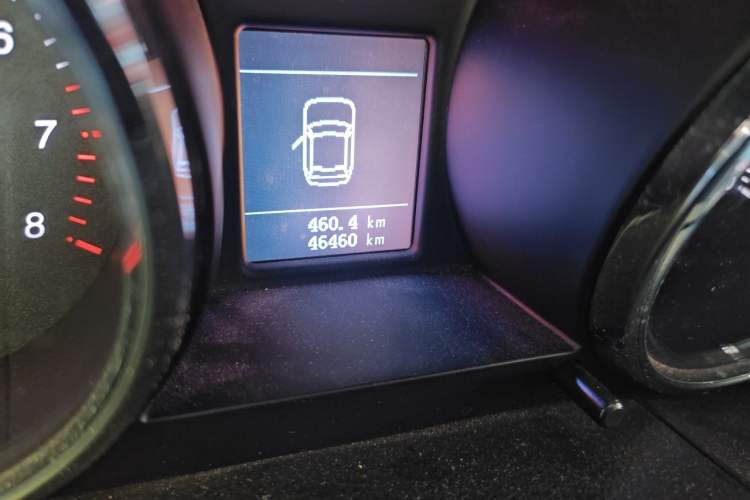 Used Jinbei S70 2017 1.5T Excellence Edition 5 Seats Odometer Close Up