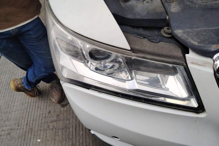 Used Jinbei S70 2017 1.5T Trendy Edition 5 Seats Right Front Headlight