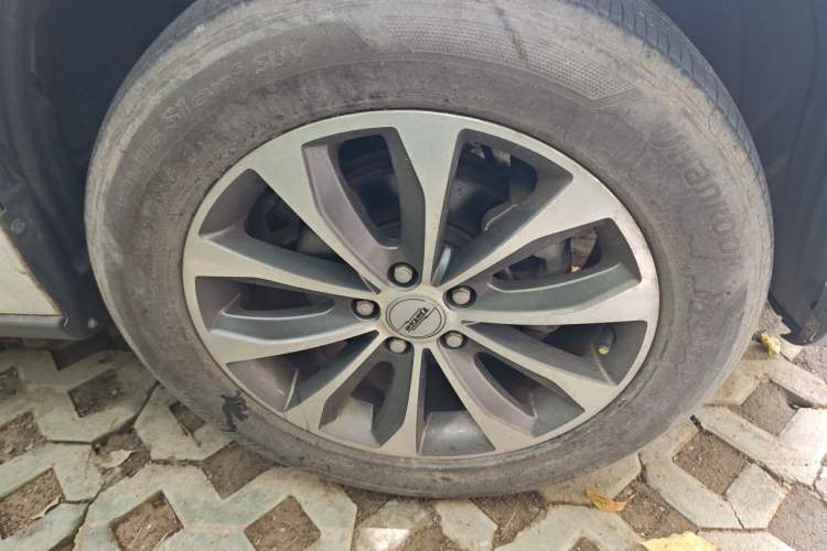 Used Jinbei S70 2017 1.5T Excellence Edition 5 Seats Right Front Wheel Hub