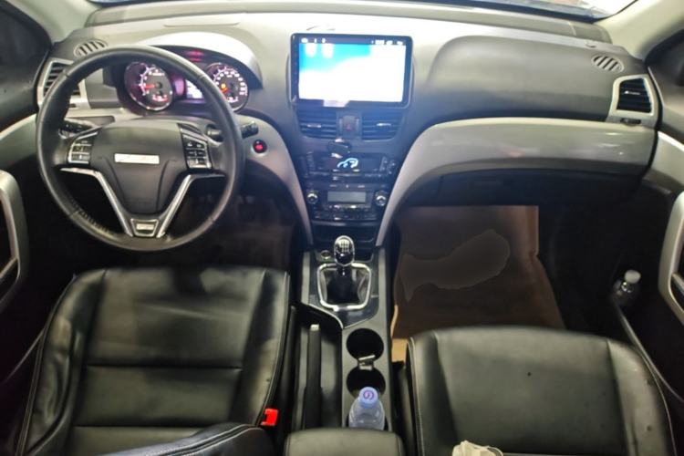 Used Jinbei S70 2017 1.5T Excellence Edition 5 Seats Center Console