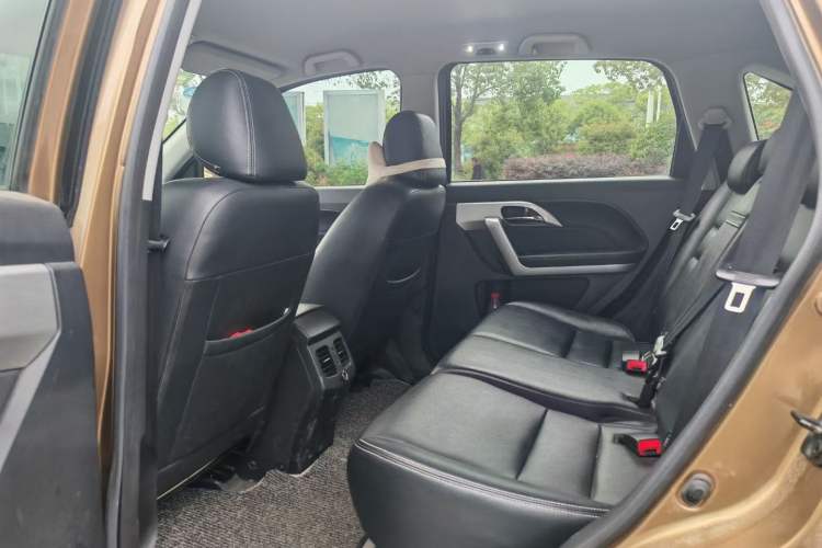 Used Jinbei S70 2017 1.5T Fashion Edition 5-seater Interior 3