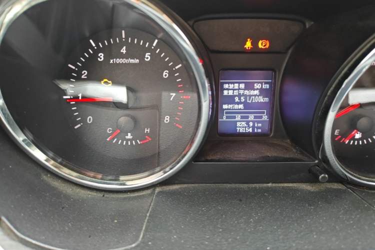 Used Jinbei S70 2017 1.5T Excellence Edition 5 Seats Odometer Close Up