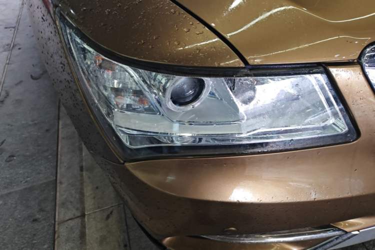 Used Jinbei S70 2017 1.5T Excellence Edition 5 Seats Right Front Headlight