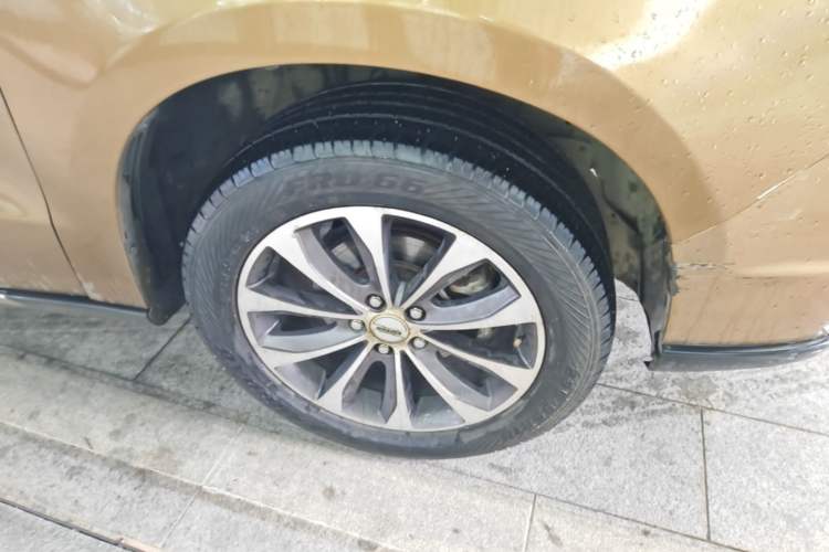 Used Jinbei S70 2017 1.5T Excellence Edition 5 Seats Right Front Wheel Hub