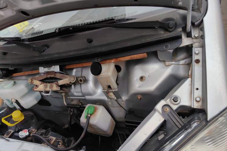Used Jinbei Starfish A9 2011 1.0L Standard Edition Engine Bay Left