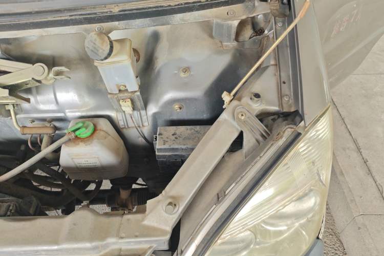Used Jinbei Starfish A9 2011 1.0L Standard Edition Engine Bay Left