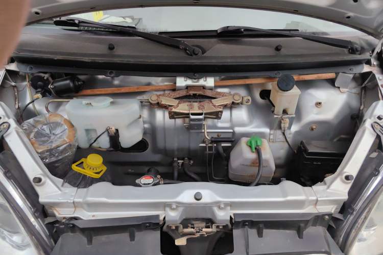 Used Jinbei Starfish A9 2011 1.0L Standard Edition Engine Bay