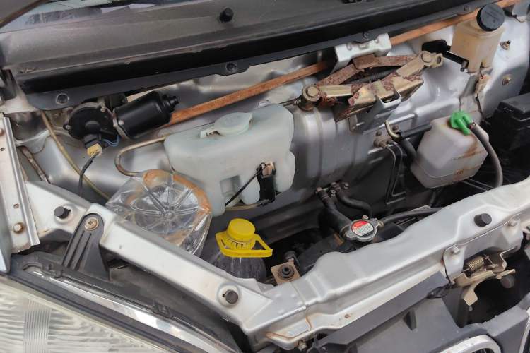 Used Jinbei Starfish A9 2011 1.0L Standard Edition Engine Bay Right