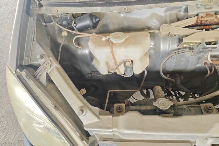 Used Jinbei Starfish A9 2011 1.0L Standard Edition Engine Bay Right