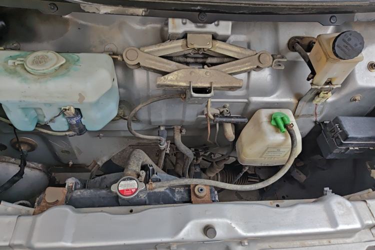 Used Jinbei Starfish A9 2011 1.0L Standard Edition Engine Bay