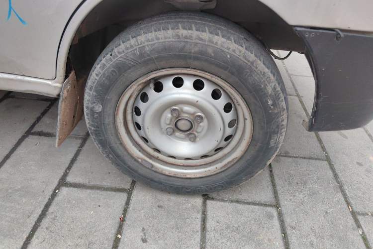 Used Jinbei Starfish A9 2011 1.0L Standard Edition Right Front Wheel Hub