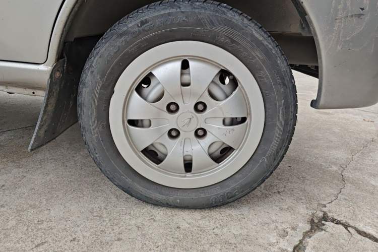 Used Jinbei Starfish A9 2011 1.0L Standard Edition Right Front Wheel Hub