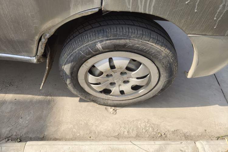 Used Jinbei Starfish A9 2011 1.0L Standard Edition Right Front Wheel Hub
