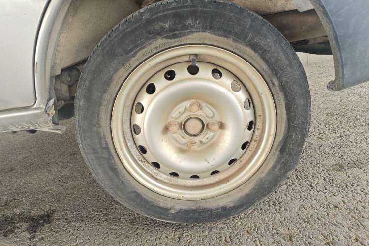 Used Jinbei Starfish A9 2011 1.0L Standard Edition Right Front Wheel Hub