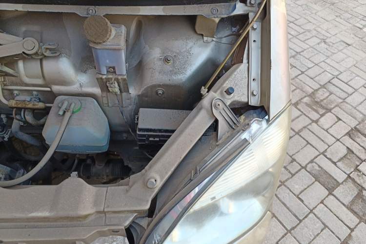 Used Jinbei Starfish A9 2011 1.0L Standard Edition Engine Bay Left