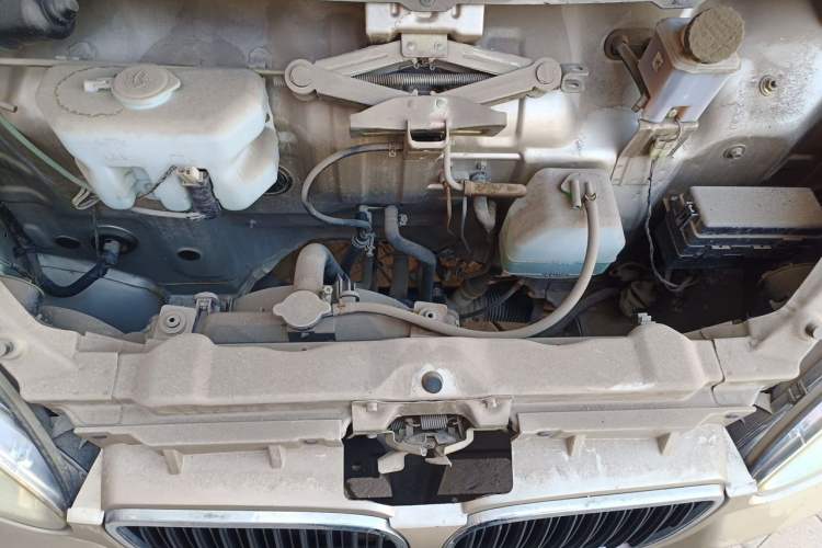 Used Jinbei Starfish A9 2011 1.0L Standard Edition Engine Bay