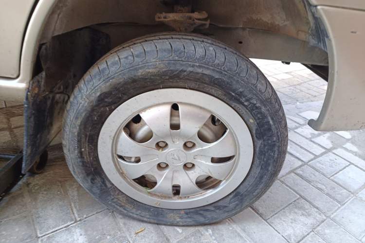 Used Jinbei Starfish A9 2011 1.0L Standard Edition Right Front Wheel Hub
