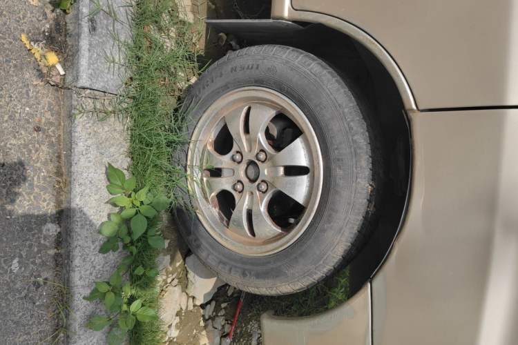 Used Jinbei Starfish A9 2011 1.0L Luxury Edition Right Front Wheel Hub