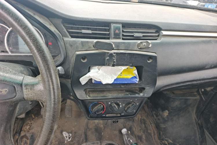Used Jinbei T2S 2020 1.5L Standard Version 2.7-Meter Rear Single Wheel China VI Emission Standard SWC15M Audio And AC Panel