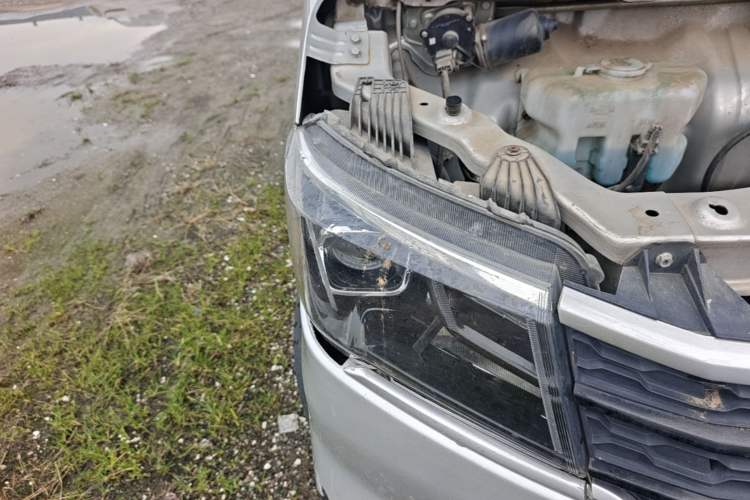 Used Jinbei T2S 2020 1.5L Standard Version 2.7-Meter Rear Single Wheel China VI Emission Standard SWC15M Engine Bay Right