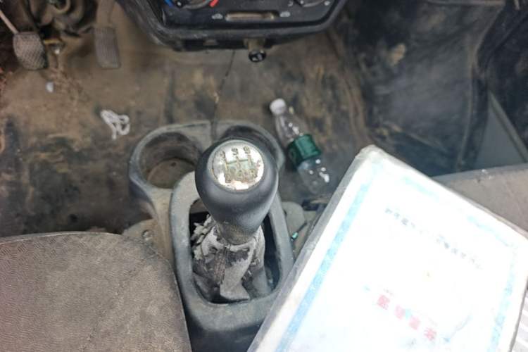 Used Jinbei T2S 2020 1.5L Standard Version 2.7-Meter Rear Single Wheel China VI Emission Standard SWC15M Gear Lever