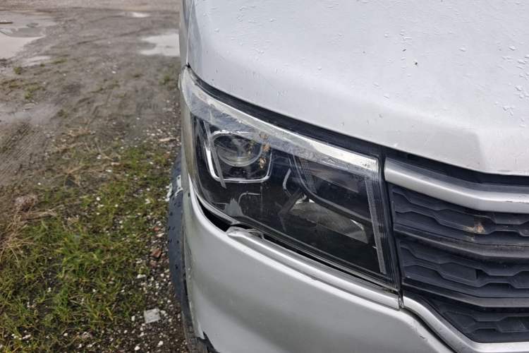 Used Jinbei T2S 2020 1.5L Standard Version 2.7-Meter Rear Single Wheel China VI Emission Standard SWC15M Right Front Headlight