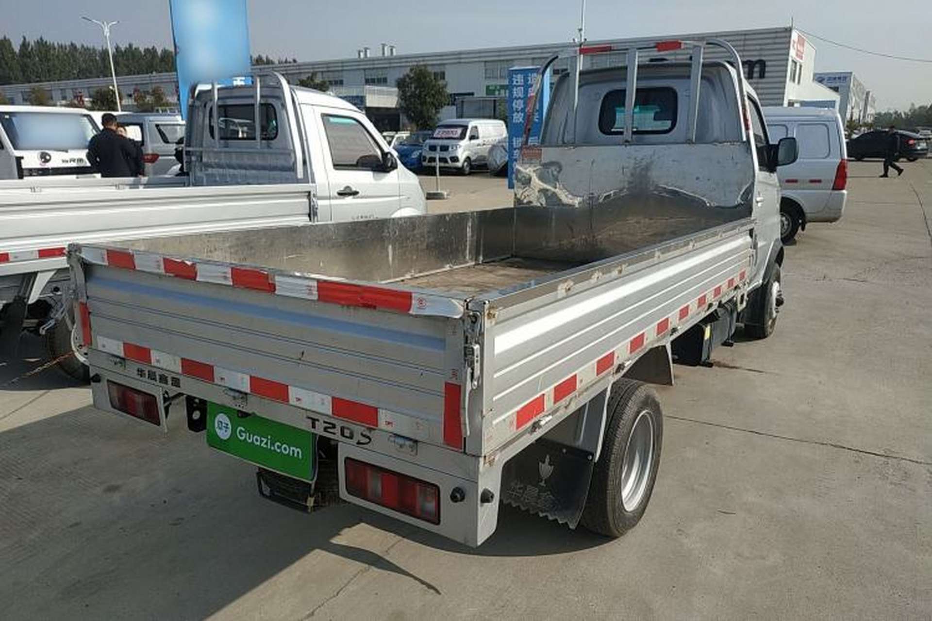 Used Jinbei T2S 2023 1.5L Standard Cargo Truck Single Cab 3.05m Rear Dual Wheels China VI Emission Standard SWC15M Rear Right 45 Deg
