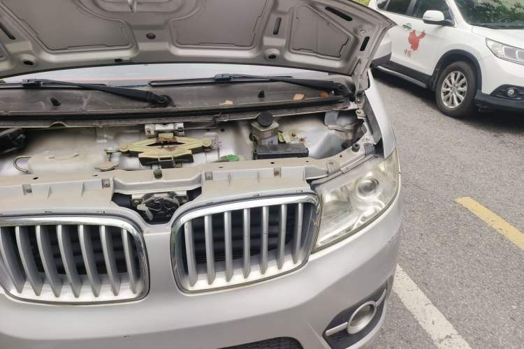Used Jinbei T3 2015 1.3L Double-Cab Standard Version DLCG12 Engine Bay Left
