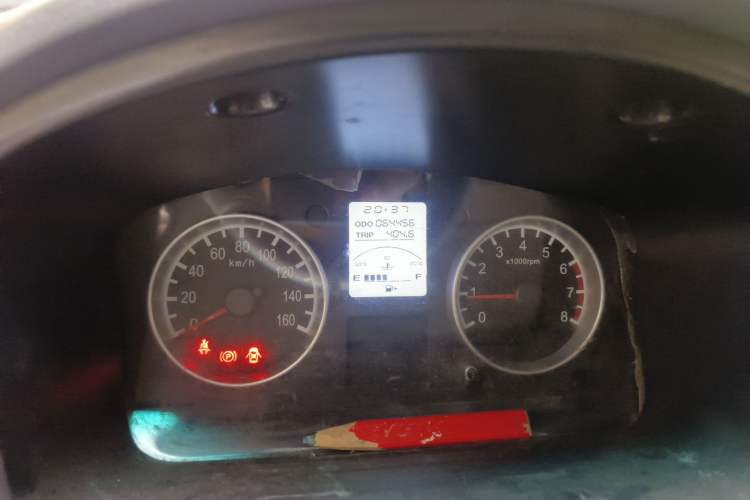 Used Jinbei T3 2015 1.3L Double-Cab Standard Version DLCG12 Odometer Close Up