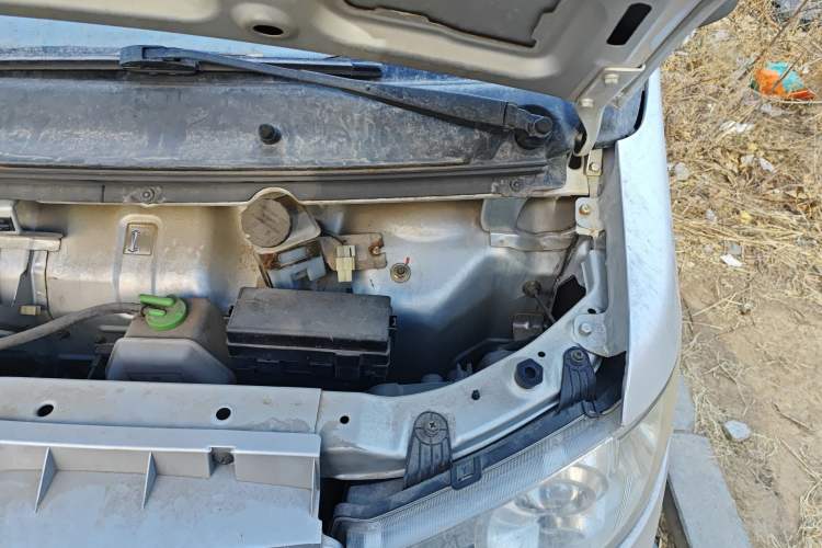 Used Jinbei T3 2017 1.5L Standard Model DLCG14 Engine Bay Left