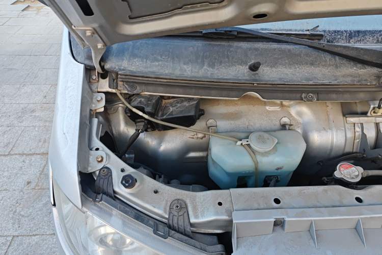 Used Jinbei T3 2017 1.5L Standard Model DLCG14 Engine Bay Right
